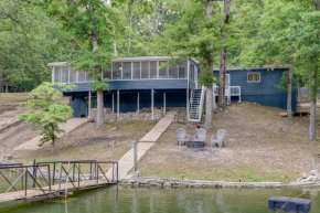 Dock and Screened Porch Lake of the Ozarks Getaway!